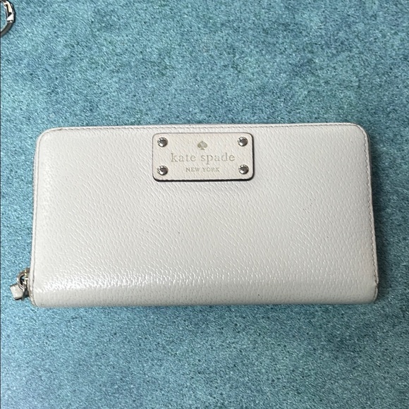 kate spade Handbags - Kate Spade NY Vintage Cream Leather Zip Around Wallet